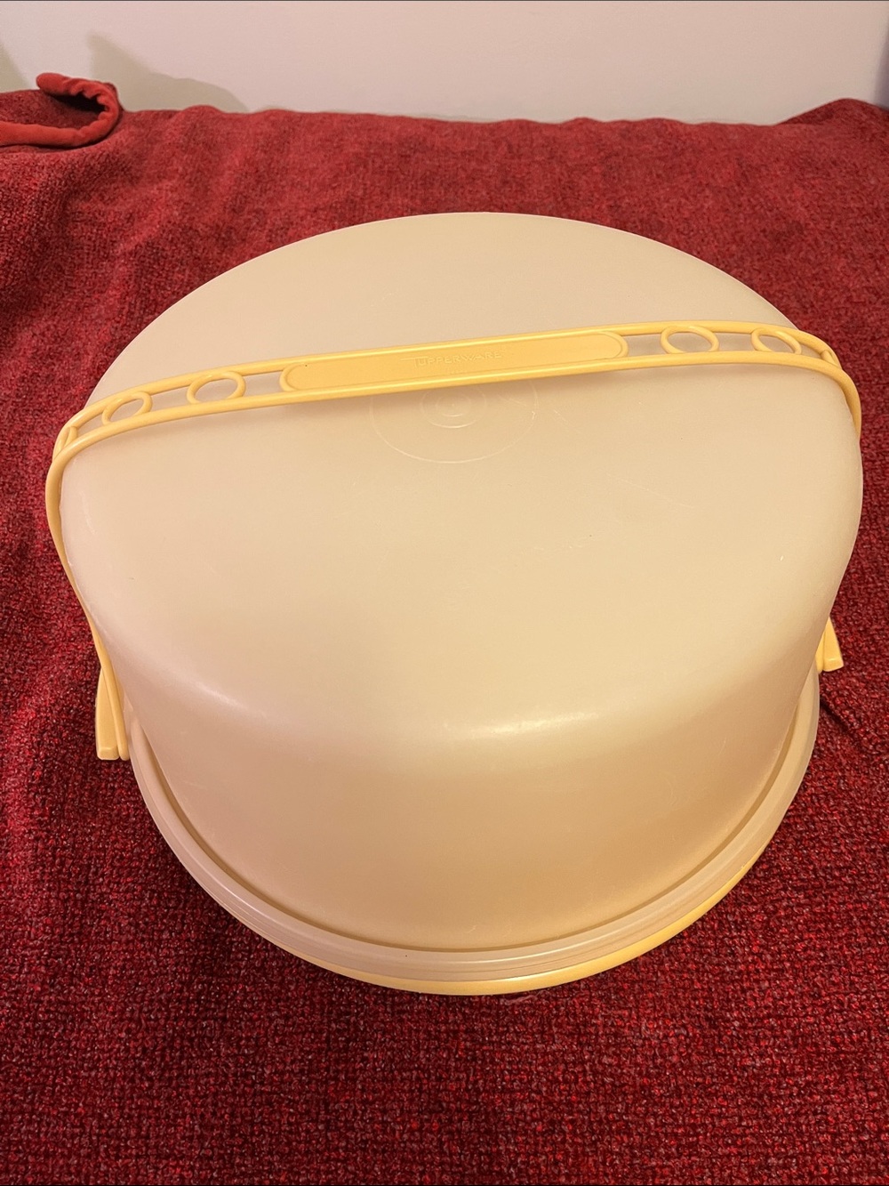 Tupperware Harvest Gold Round Cake Carrier with Handle